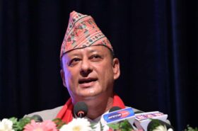 नेपाली कांग्रेसका नेता एवं पूर्व उर्जामन्त्री दीपक खड्का पक्राउ परेका छन् ।