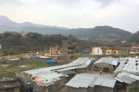 सुकुम्बासी बस्तीमा डोजर चल्दा कपनमा रमाउँदै रोहिंग्या