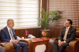 अर्थमन्त्री वाग्ले र अमेरिकी सहायकमन्त्री कपुरबीच छलफल