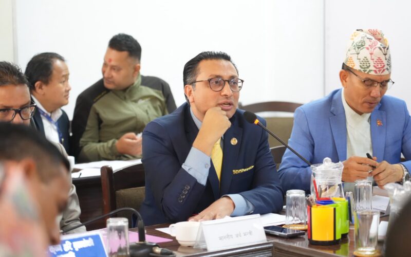 नेपाली इतिहासकै ठूलो वित्तीय अपराधमा संलग्न समूहबाट पालित पोसितबाट प्रधानमन्त्री र म माथि आक्रमण भइरहेको छ: अर्थमन्त्री डा.वाग्लेले