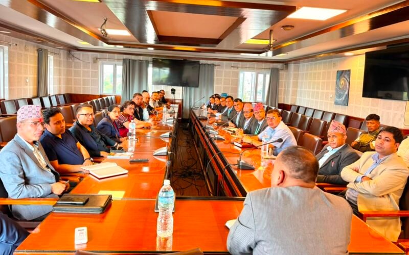 शिक्षामन्त्रीद्वारा सामुदायिक विद्यालयका प्रधानाध्यापकहरुसँग अन्तरक्रिया
