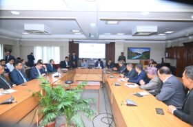 अर्थतन्त्र विस्तार गरेर आर्थिक वृद्धि हासिल गर्न सरकार र बैंकहरूबीच सहकार्य अपरिहार्य छ : अर्थमन्त्री डा. स्वर्णिम वाग्ले