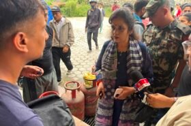 किर्तिपुरका विद्यार्थीलाई प्राथमिकतामा राख्न ग्यास वितरकलाई मन्त्री यादवको निर्देशन