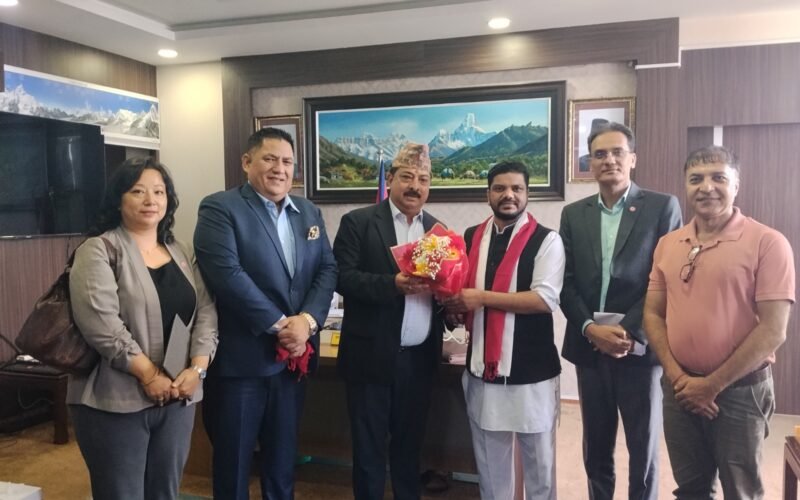 महासंघको प्रतिनिधिमण्डल र युवा, श्रम तथा रोजगार मन्त्री रामजी यादवबीच भेटवार्ता  
