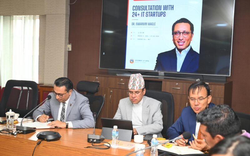 अर्थमन्त्री डा. स्वर्णिम वाग्लेले आज सूचना प्रविधि क्षेत्रका दुई दर्जन बढी स्टार्टअपहरूसँग छलफल गर्नुहुँदै