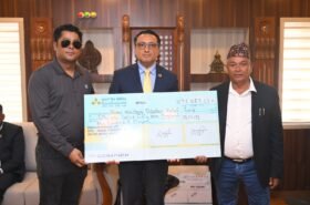 हाईड्रो जेट दुबईका संचालक विष्णु पुडासैनीद्वारा अर्थमन्त्रीलाई ५१ लाख हस्तान्तरण