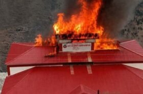 ताँजाकाेट गाउँपालिकाकाे कार्यालयमा आगलागी