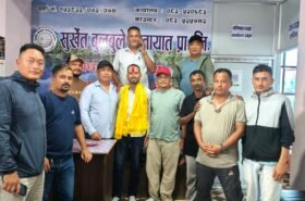 बाढीपीडितको राहतका लागि सुर्खेत बुलबुले यातायातद्वारा ५५ हजार ५५५ रुपैयाँ सहयोग