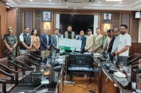 विपद्को घडीमा एकता आवश्यक : सहयोग ग्रहण गर्दै मन्त्री श्रेष्ठ
