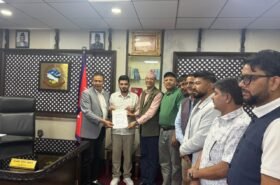 भोटेकोसी बाढीको क्षतिबारे मन्त्री लम्साललाई ट्रक व्यवसायीले गराए जानकारी