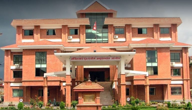 सडक ठेक्कामा अनियमितता गरेको आरोपमा ८ जनाविरुद्ध भ्रष्टाचार मुद्दा