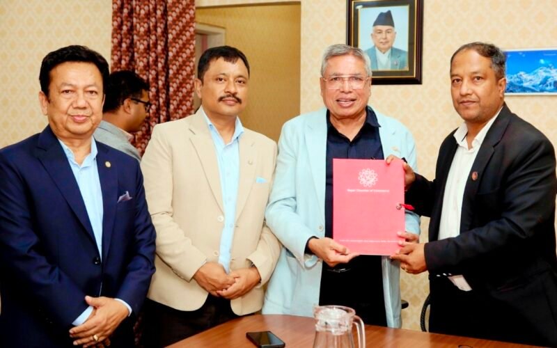 चेम्बरद्वारा ‘व्यापारिक उधारो रकम असुली विधेयक’को प्रारम्भिक मस्यौदा मन्त्री साहलाई हस्तान्तरण