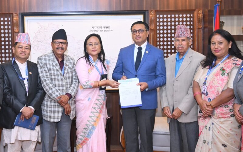 एमएसएमईको विकासका लागि नीतिगत सुधार माग्दै घरेलु तथा साना उद्योग महासंघले भेट्यो कार्यवाहक प्रधानमन्त्री वाग्ले