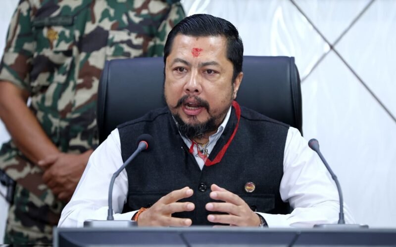 जलविद्युत लाइसेन्सको नियमित अनुगमन गर्न ऊर्जा मन्त्री श्रेष्ठको निर्देशन