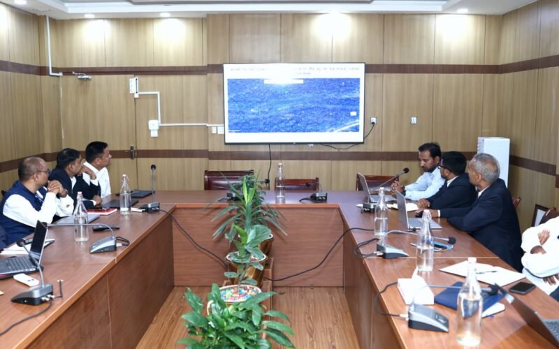 निर्माणाधीन ट्रान्समिसन लाइनको अवरोध फुकाउँदै ऊर्जा मन्त्रालय, १२ प्रसारण लाइनको काम यसै वर्ष सकिने