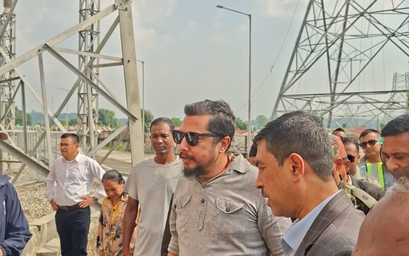 १२ वर्षदेखि अड्केकाे हेटौंडा-ढल्केबर ४०० केभी प्रसारण लाइनकाे काम सकाउन ऊर्जामन्त्री श्रेष्ठकाे सक्रियता
