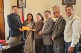 आईएसटी कलेजका विद्यार्थीले ऊर्जामन्त्री श्रेष्ठमार्फत बाढी प्रभावितका लागि गरे पाँच लाख ५ हजार सहयोग